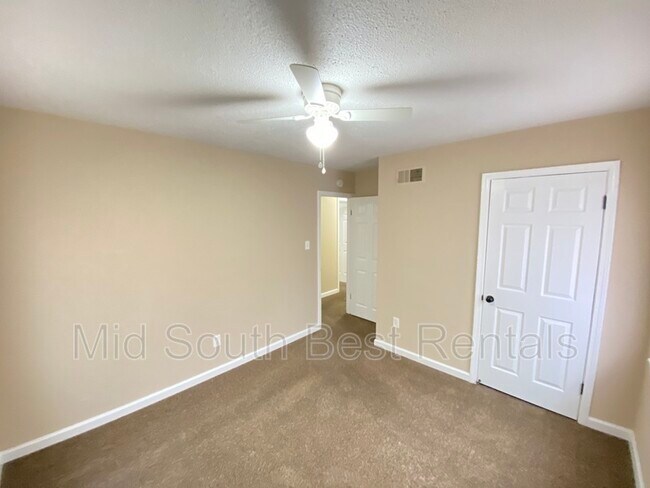 Foto del edificio - 3738 Wolf Trail Dr