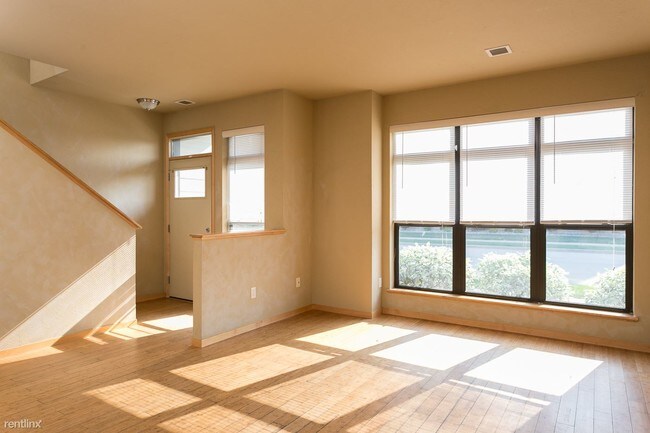 Building Photo - 95 Dawes St