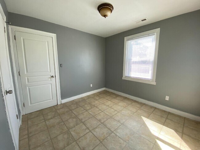 Foto del edificio - 413 Colonial Ave