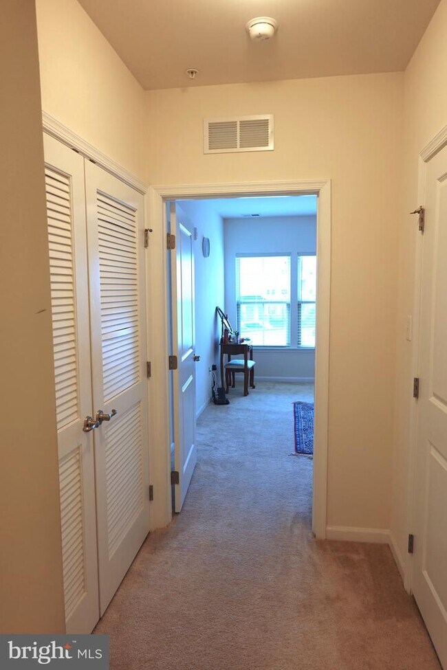 Building Photo - 6490 Calverton Dr