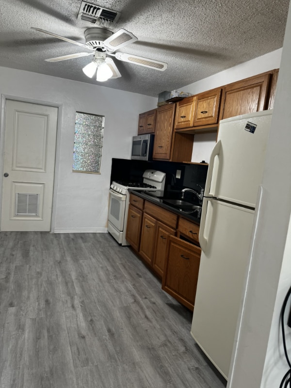 Building Photo - 5140 NE 3rd Ave