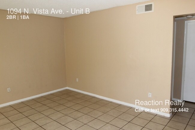 Building Photo - 1094 N Vista Ave