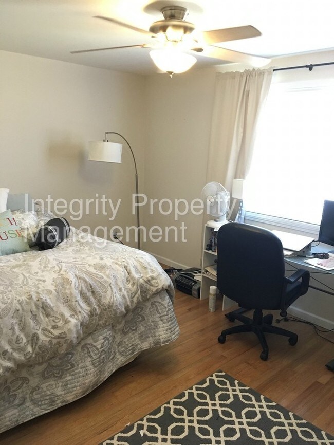 Foto del edificio - 3118 Deer Island Dr E