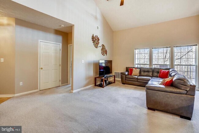 Building Photo - 2410 Chestnut Terrace Ct