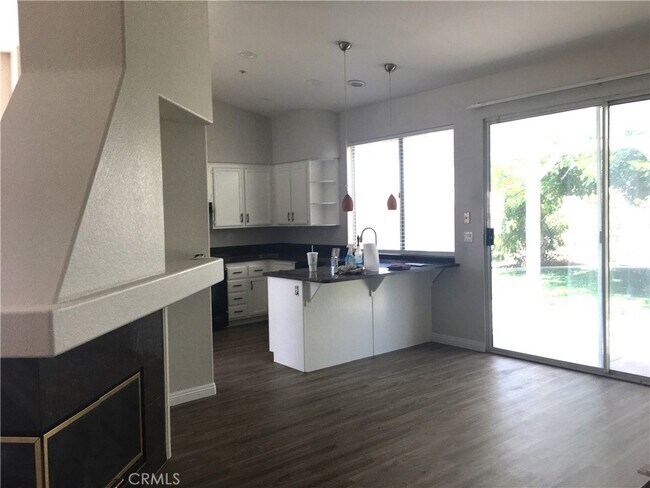 Foto del edificio - 6742 Regal Oaks Rd