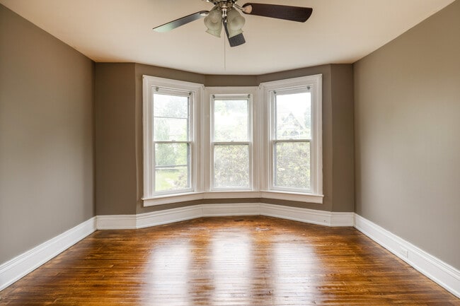 Foto del edificio - 355 W Clinton St