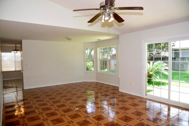 Foto del edificio - 311 Parkwood Pl