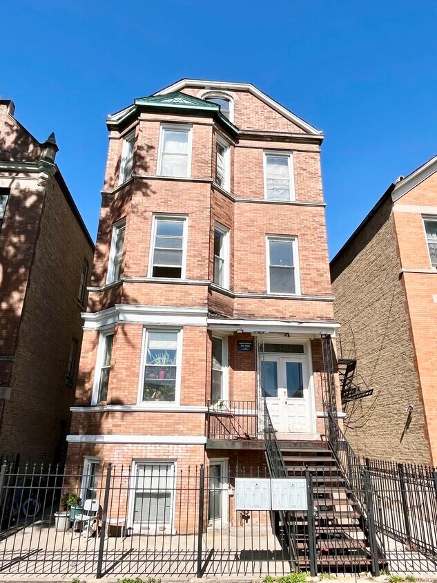 Primary Photo - 2512 S Trumbull Ave