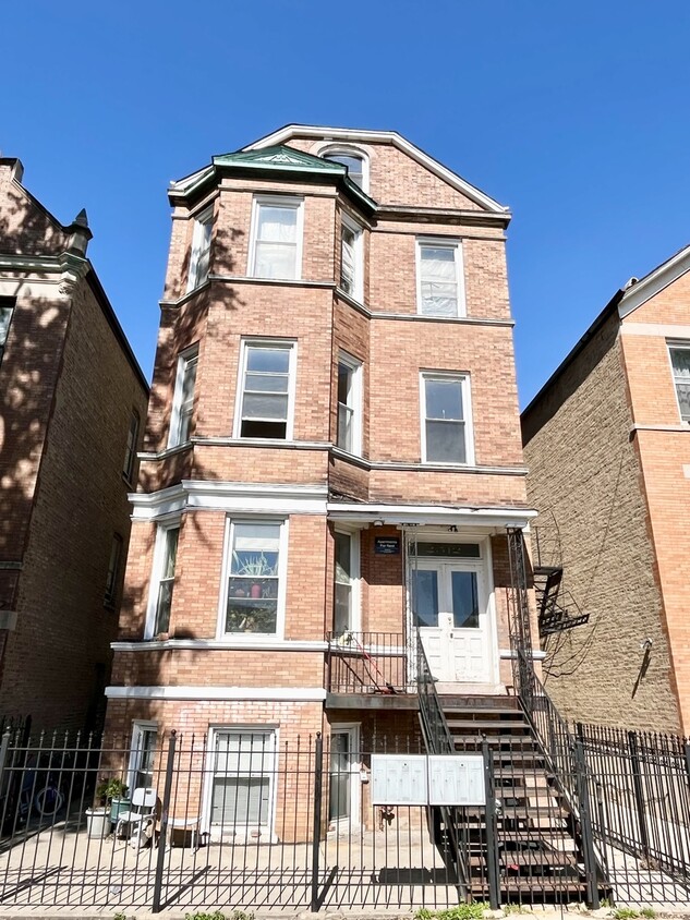 Primary Photo - 2512 S Trumbull Ave