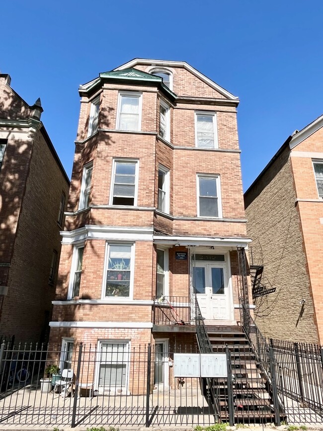 Building Photo - 2512 S Trumbull Ave