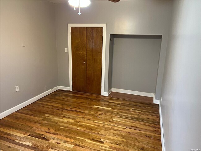 Building Photo - 133 Elm St