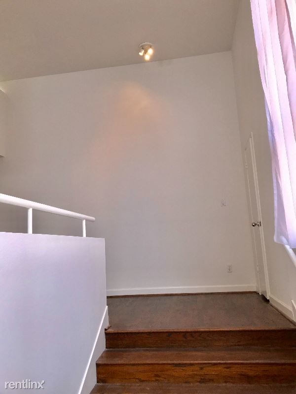 Building Photo - 2 br, 2.5 bath Townhome - 1100 Richmond Ave