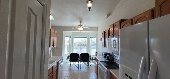 Building Photo - Beautiful 3 bed 2.5 bath home located in the Las Colinas Area!