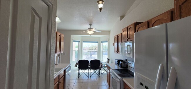 Foto del edificio - Beautiful 3 bed 2.5 bath home located in the Las Colinas Area!