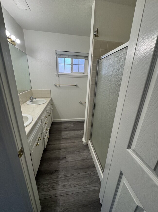 Foto del edificio - Price Drop! $2250. for the first 6 months