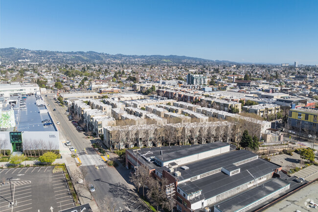 Context aerial - 1195-1221 67th St
