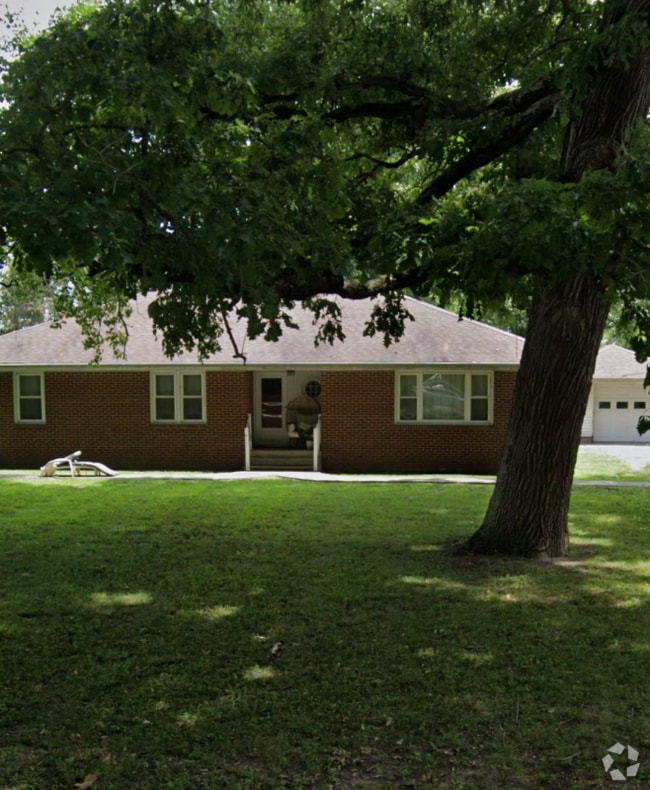 Building Photo - 335 N 1475 East Rd