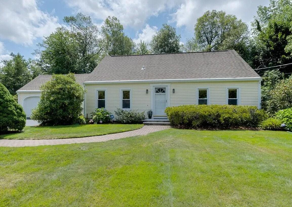 Primary Photo - 11 Dubiel Dr