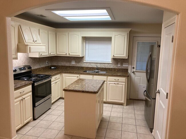 Foto del edificio - 1805 Treasure Oaks Dr