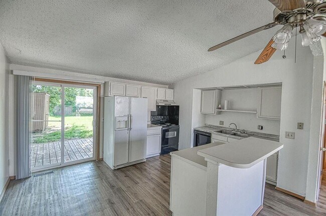 Building Photo - 2264 Donna Dr