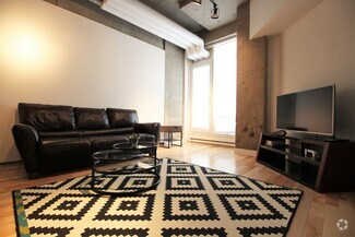 Building Photo - 1200 Rue St-Alexandre