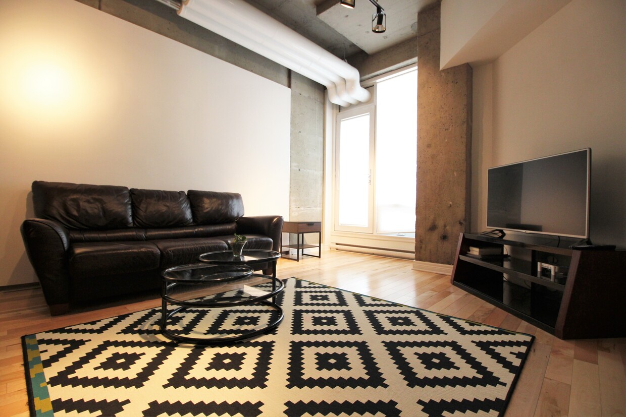 Primary Photo - 1200 Rue St-Alexandre