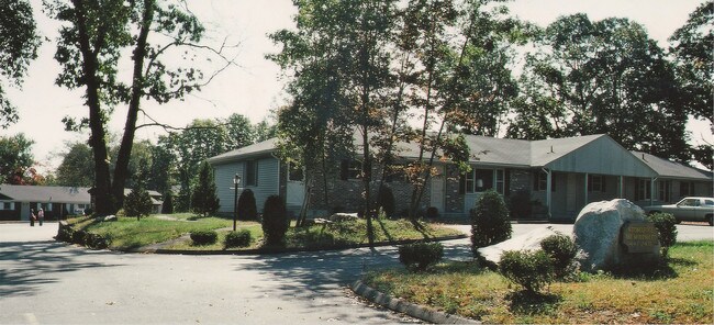 Front building - 787 Poquonnock Rd