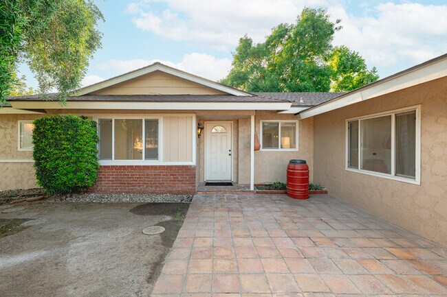 Foto del edificio - Spacious 4BR 2BA Home in Prime Glendora