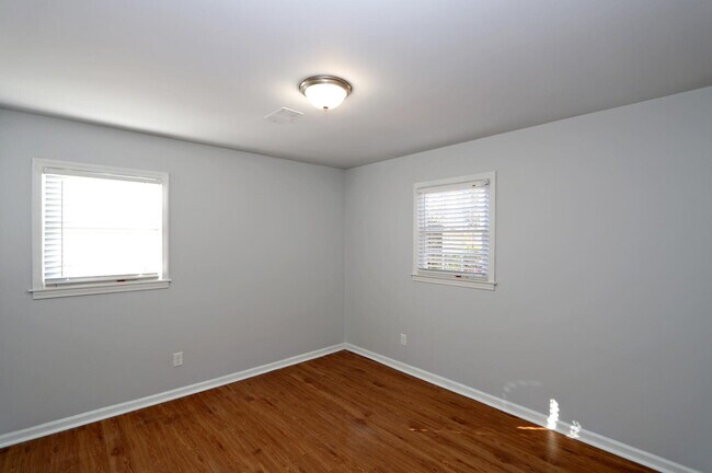 Building Photo - 2921 Haverford Ln SE