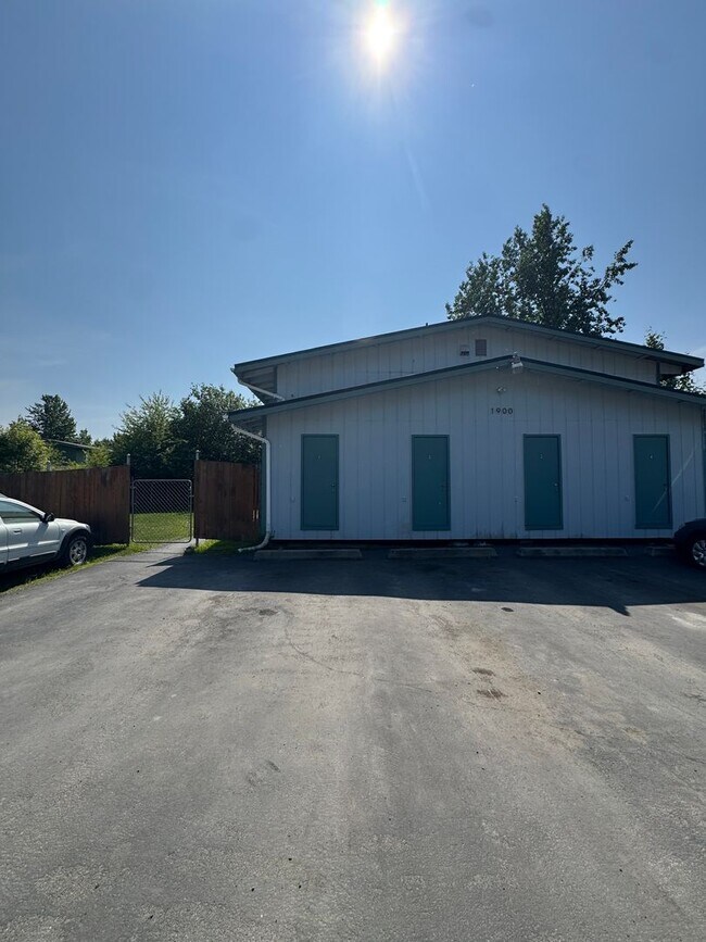 Foto del edificio - 2 bed/ 1 bath in well maintained 4plex