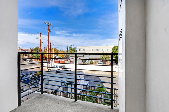Building Photo - 13654 Bassett St