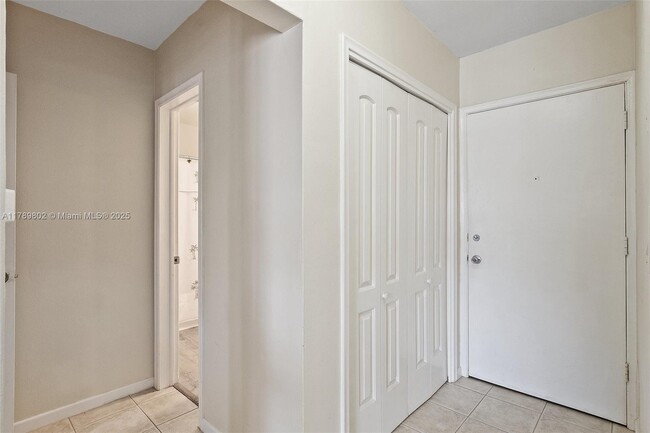 Foto del edificio - 1801 NE 62nd St