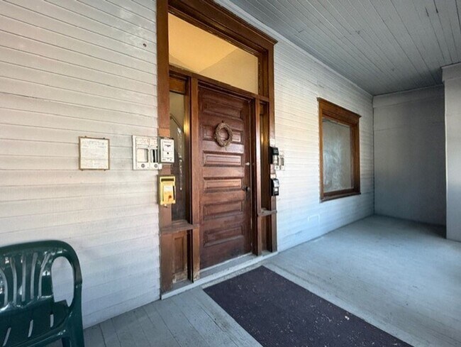 Foto del edificio - 438 University Ave NE