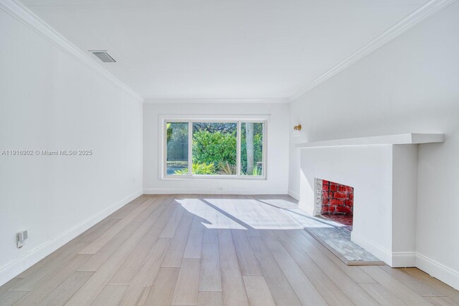 Foto del edificio - 845 NE 119th St