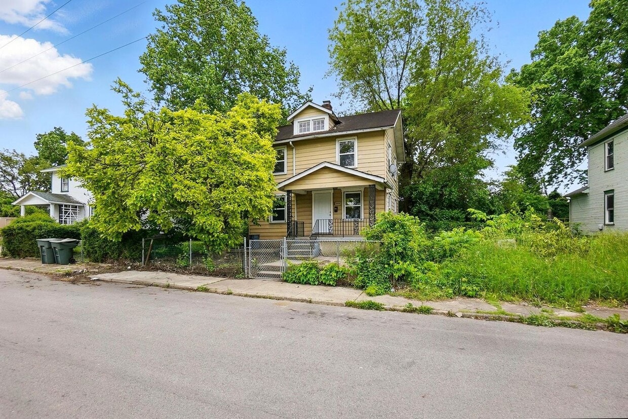 Primary Photo - Two Bedroom in Dayton With Move in Special!!
