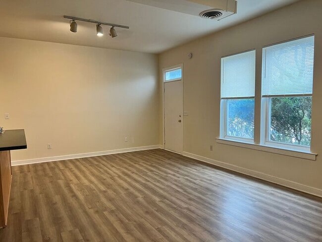 Building Photo - 510 McIntire Rd