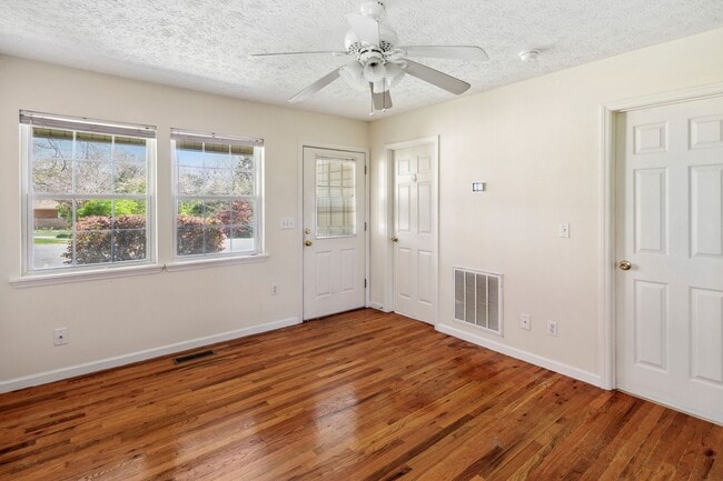 Building Photo - Black Mountain Duplex