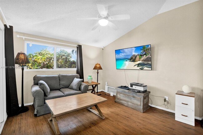 Building Photo - 812 Chukker Rd