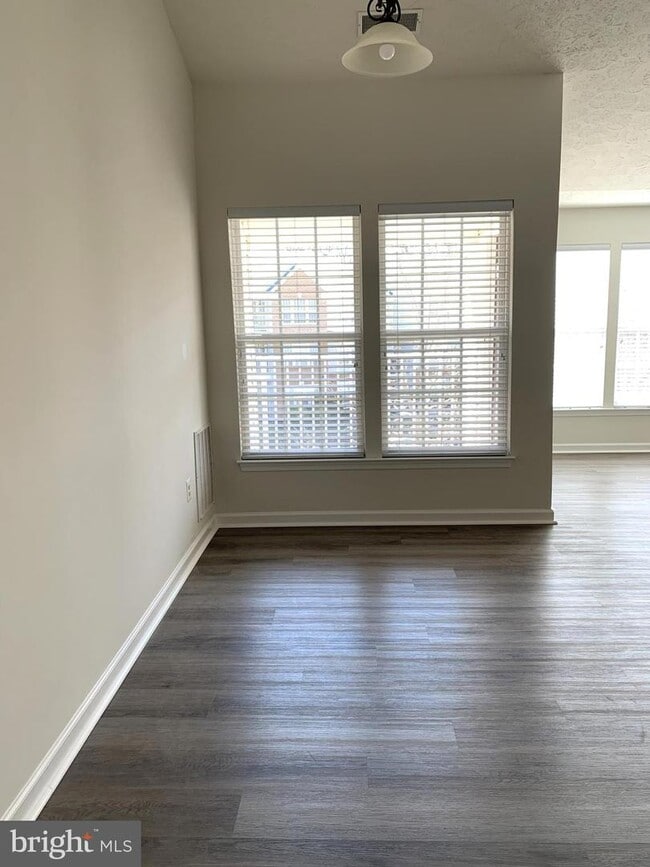 Building Photo - 5027 Marchwood Ct