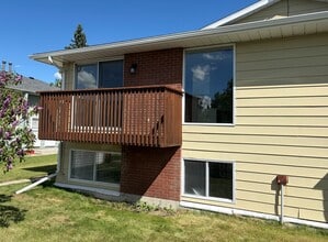 Building Photo - 5226-5261 61 Ave
