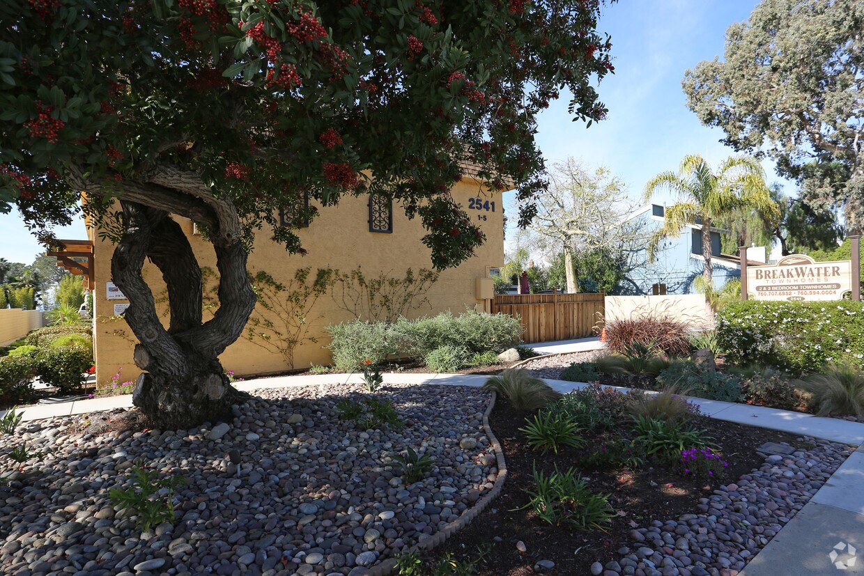 Foto del edificio - Breakwater Townhomes
