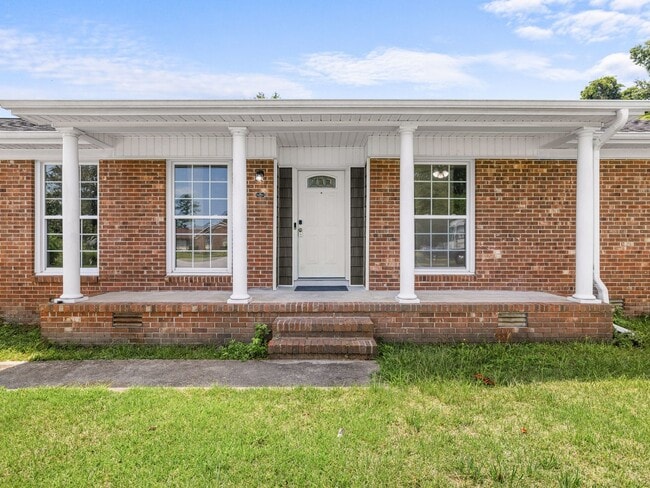 Building Photo - 103 Oakwood Ct