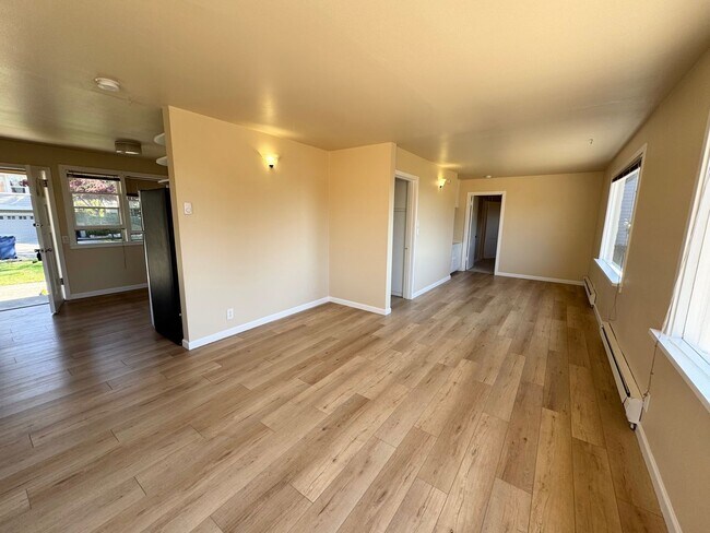 Foto del edificio - Charming Kirkland two bedroom one bath bun...
