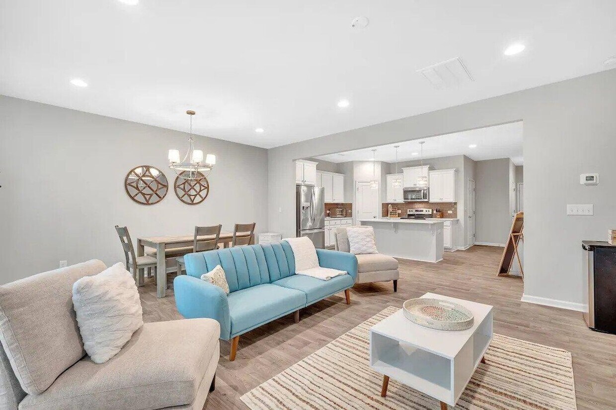 Primary Photo - Room in 3 Bedroom Townhome at Whistling Te...