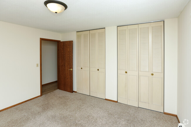 1BR, BA - 725SF - 3925 31st St