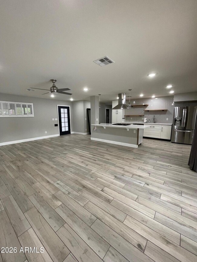 Building Photo - 429 W Flower St