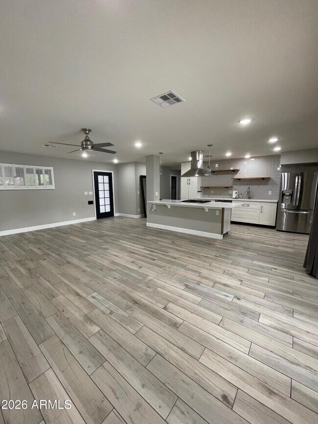 Foto del edificio - 429 W Flower St