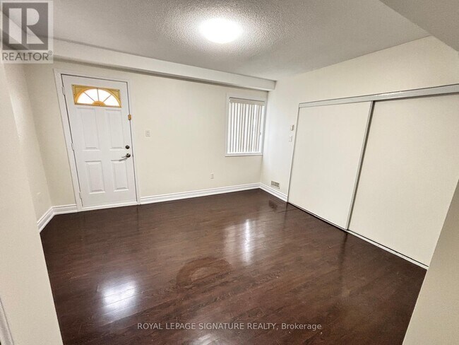 Building Photo - 1525 S Parade Ct