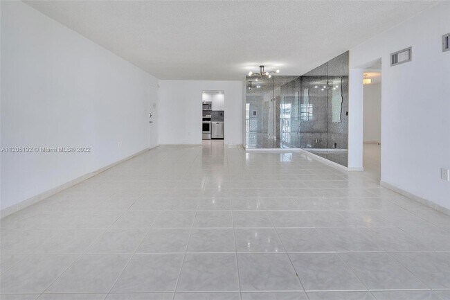 Building Photo - 1662 Lincoln Ct