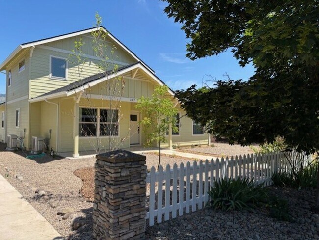 Foto del edificio - 3 bed 2 bath  Home for Rent in Talent